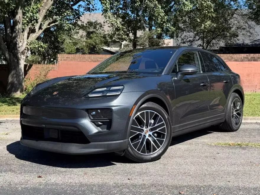 2025 Porsche Macan Electric 4 photo 1