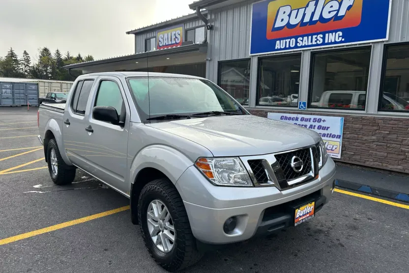 2019 Nissan Frontier SL Crew Cab photo 1