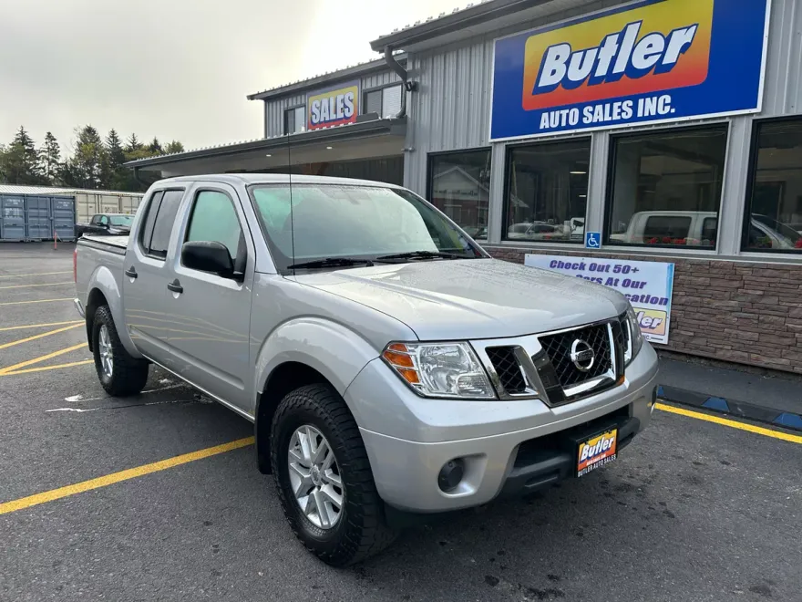 2019 Nissan Frontier SL Crew Cab photo 1