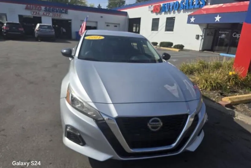 2021 Nissan Altima 2.5 SR photo 1