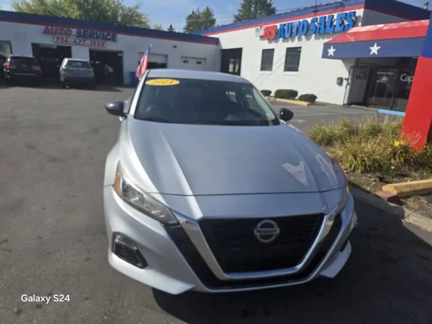 2021 Nissan Altima 2.5 SR photo 1