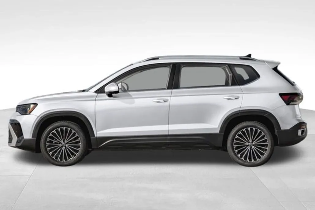 2025 Volkswagen Taos SE photo 1