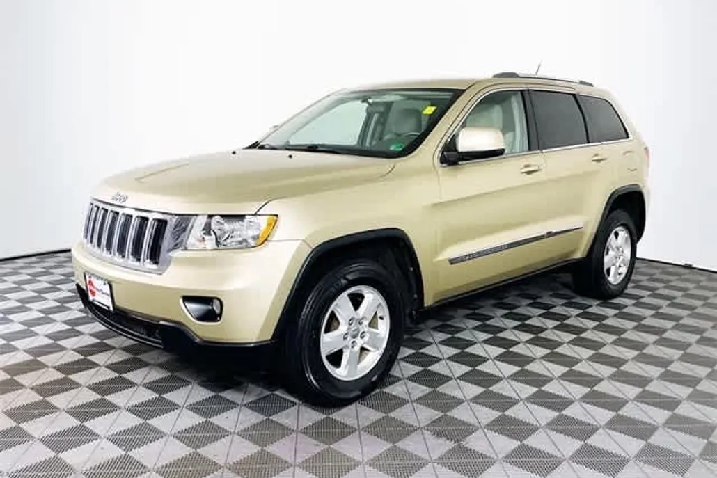 2011 Jeep Grand Cherokee Laredo photo 1