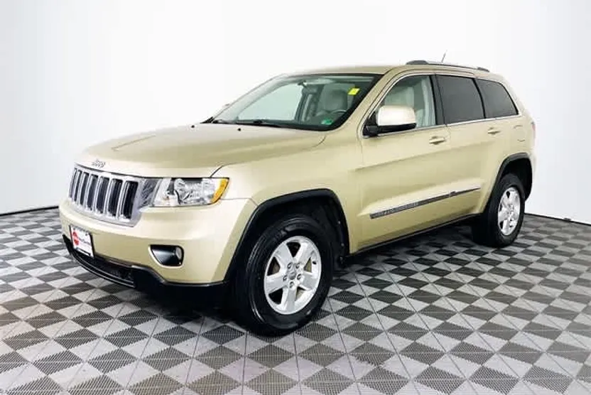 2011 Jeep Grand Cherokee Laredo photo 1