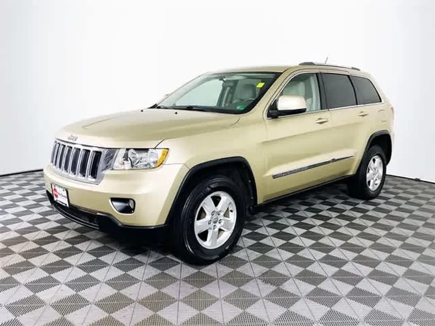 2011 Jeep Grand Cherokee Laredo photo 1