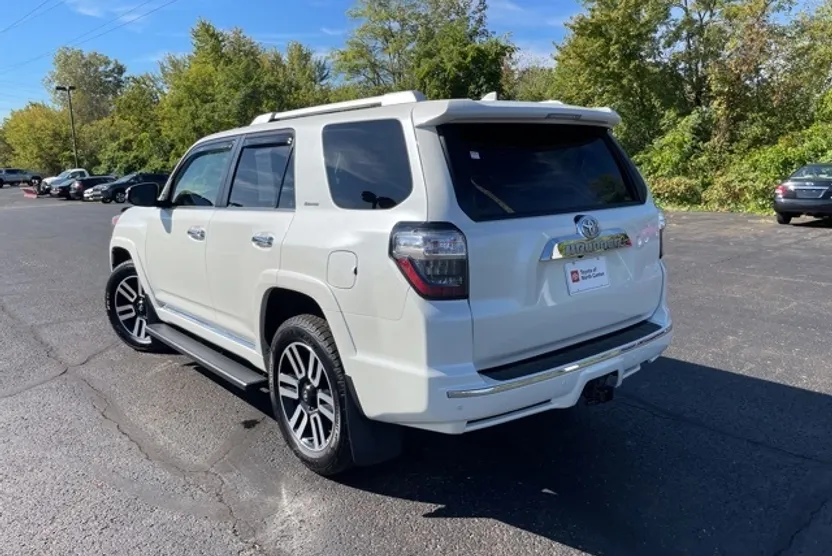 2022 Toyota 4Runner Limited photo 1