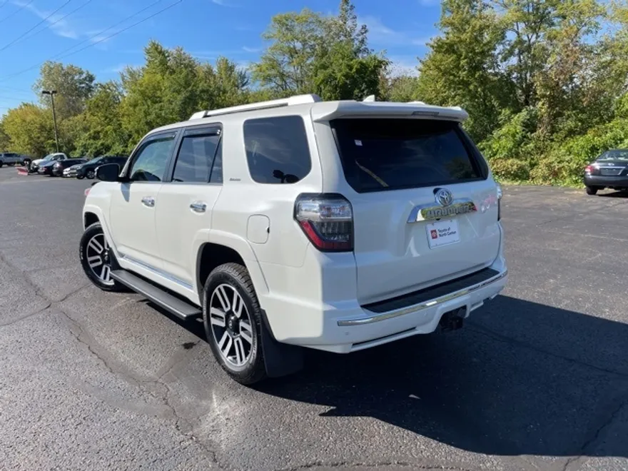 2022 Toyota 4Runner Limited photo 1