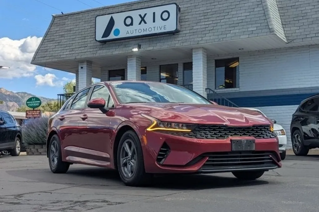 2023 Kia K5 LXS photo 1