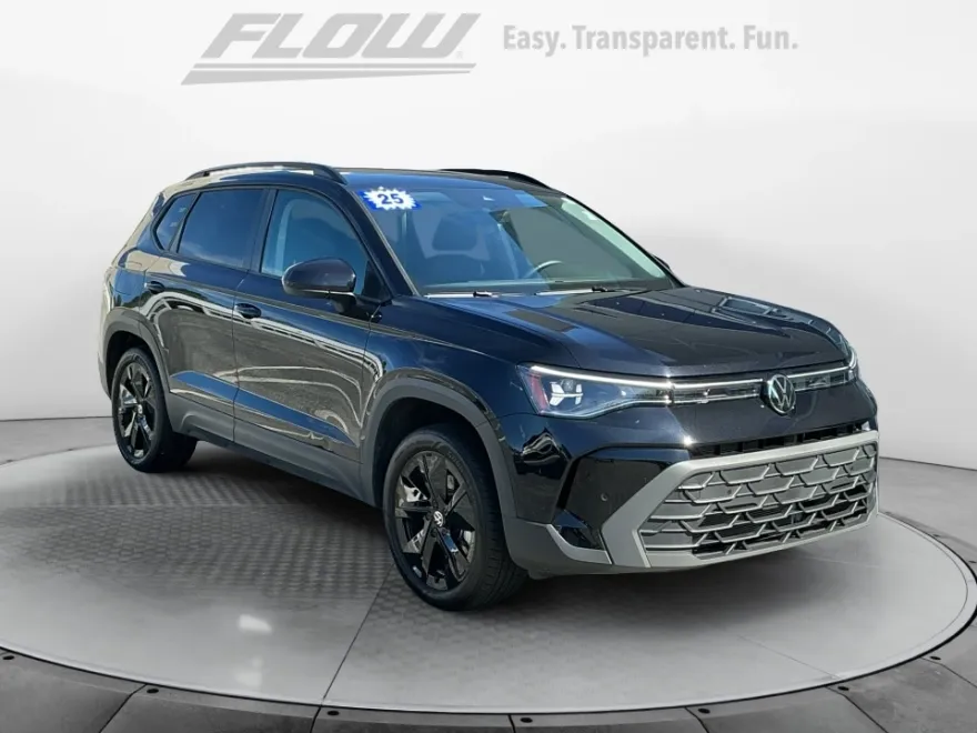 2025 Volkswagen Taos SE photo 1