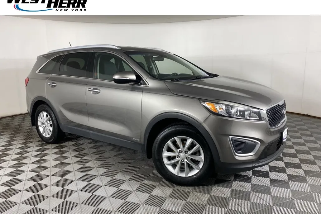 2017 Kia Sorento LX photo 1