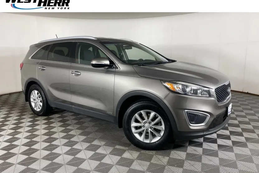 2017 Kia Sorento LX photo 1