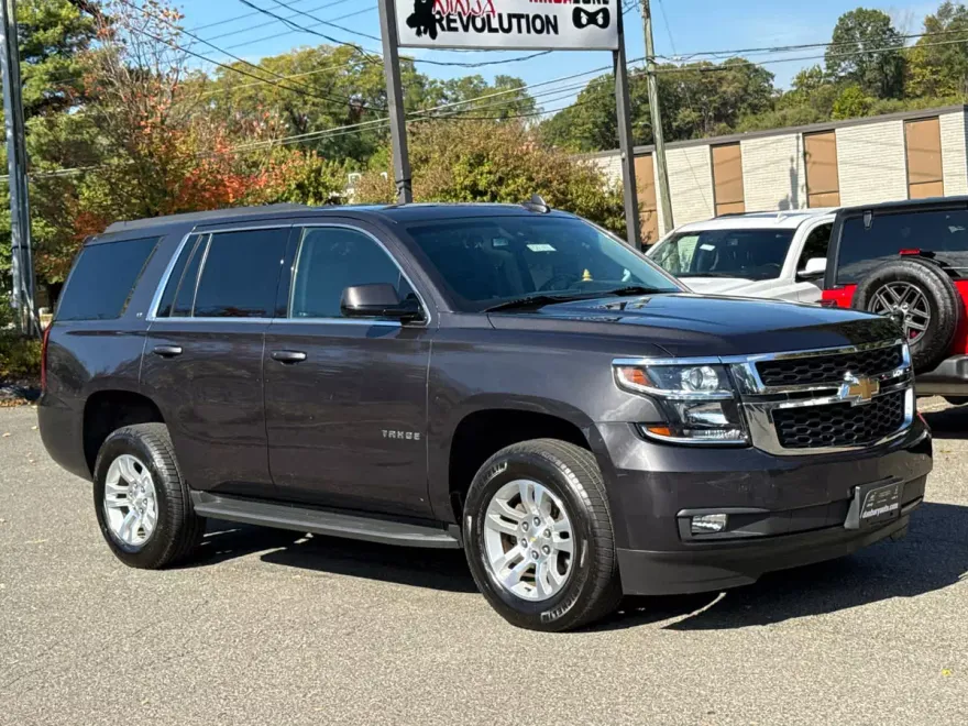 2017 Chevrolet Tahoe LT photo 1