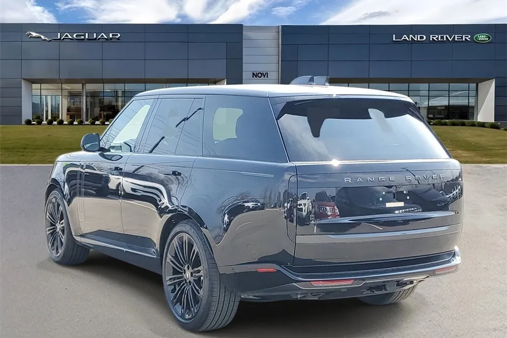 2025 Land Rover Range Rover SE photo 1