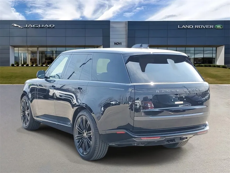 2025 Land Rover Range Rover SE photo 1