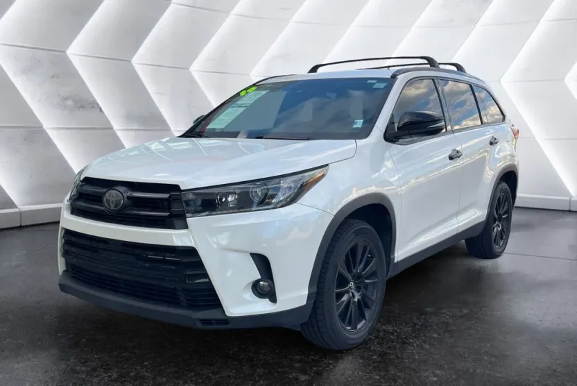 2019 Toyota Highlander SE photo 1