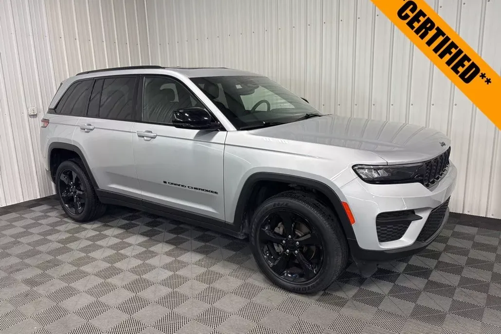 2022 Jeep Grand Cherokee Altitude photo 1