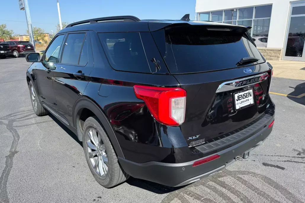 2021 Ford Explorer XLT photo 1