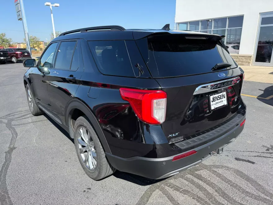 2021 Ford Explorer XLT photo 1