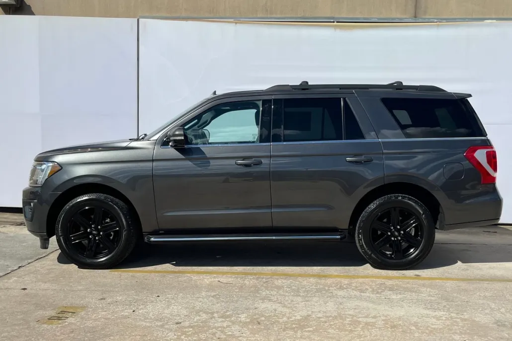 2021 Ford Expedition XLT photo 1
