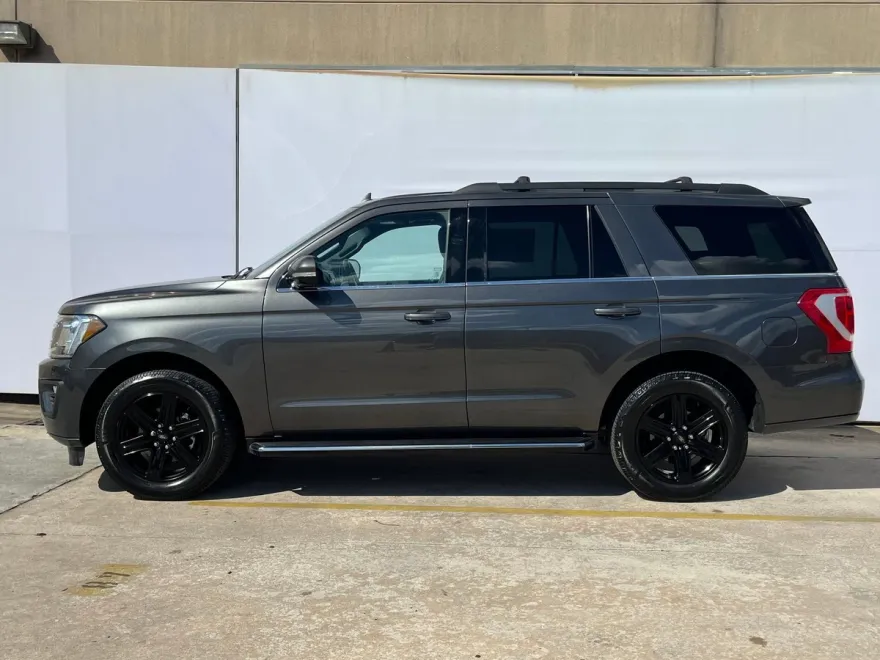 2021 Ford Expedition XLT photo 1