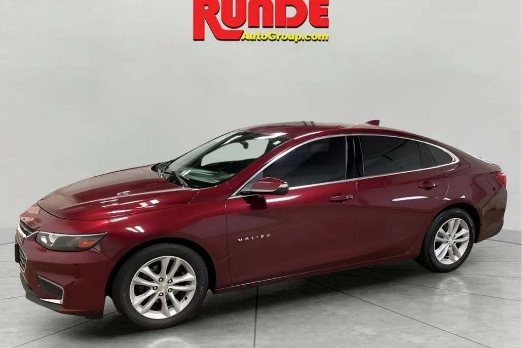 2016 Chevrolet Malibu 1LT photo 1