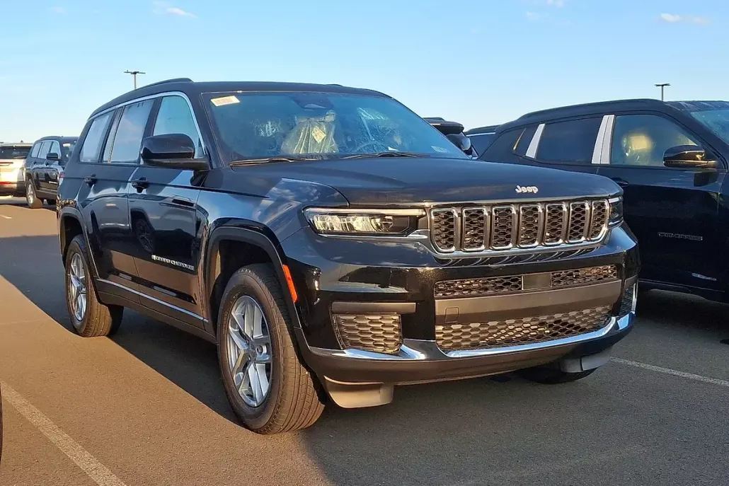 2025 Jeep Grand Cherokee Laredo X photo 1