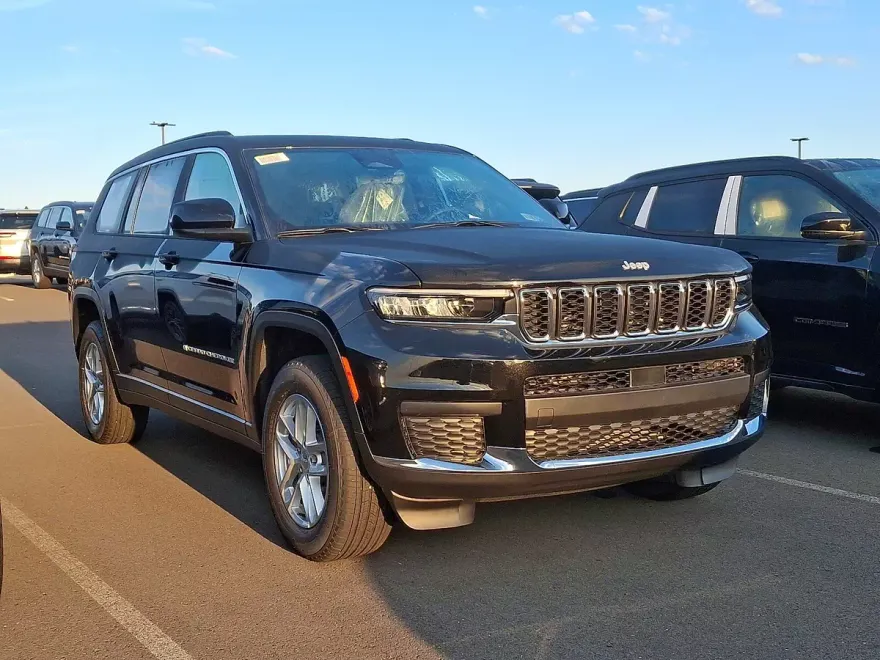 2025 Jeep Grand Cherokee Laredo X photo 1