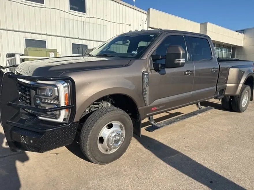 2023 Ford F-350 photo 1