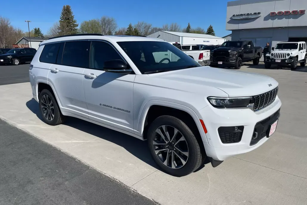 2025 Jeep Grand Cherokee Overland photo 1