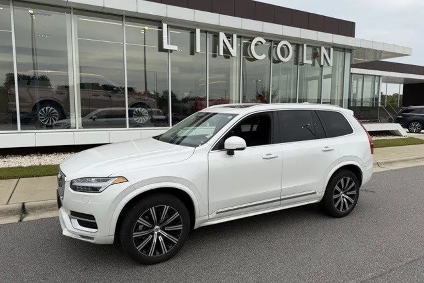 2024 Volvo XC90 Core B5 AWD photo 1