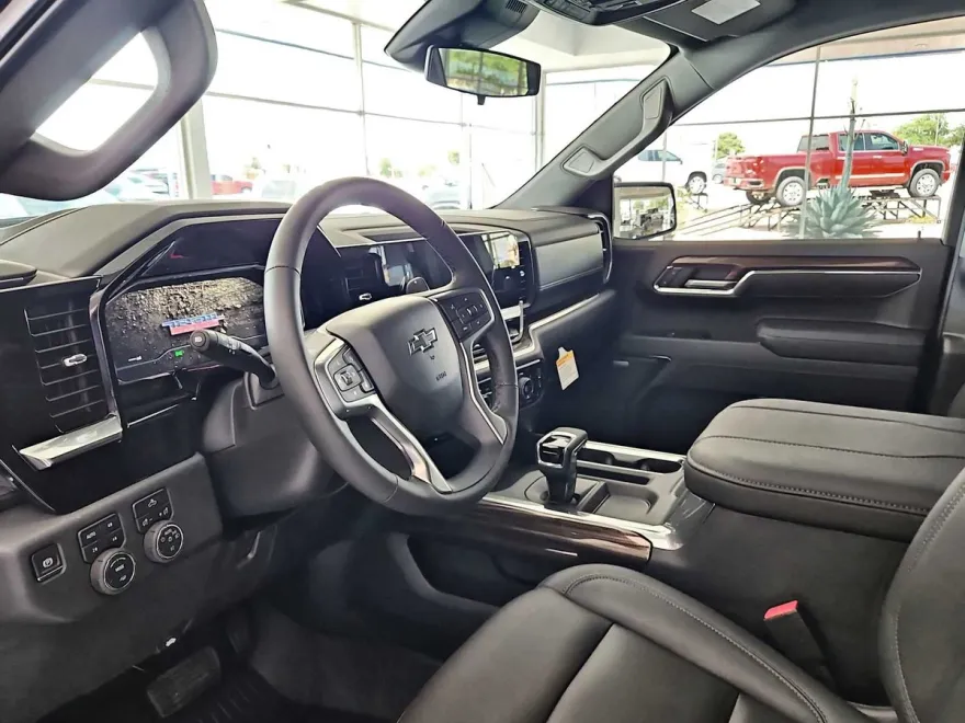2025 Chevrolet Silverado 1500 LT Trail Boss photo 1