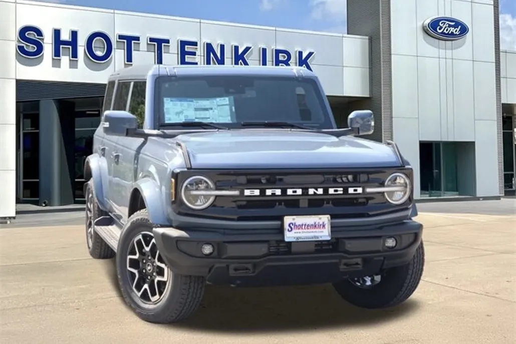 2025 Ford Bronco Outer Banks photo 1