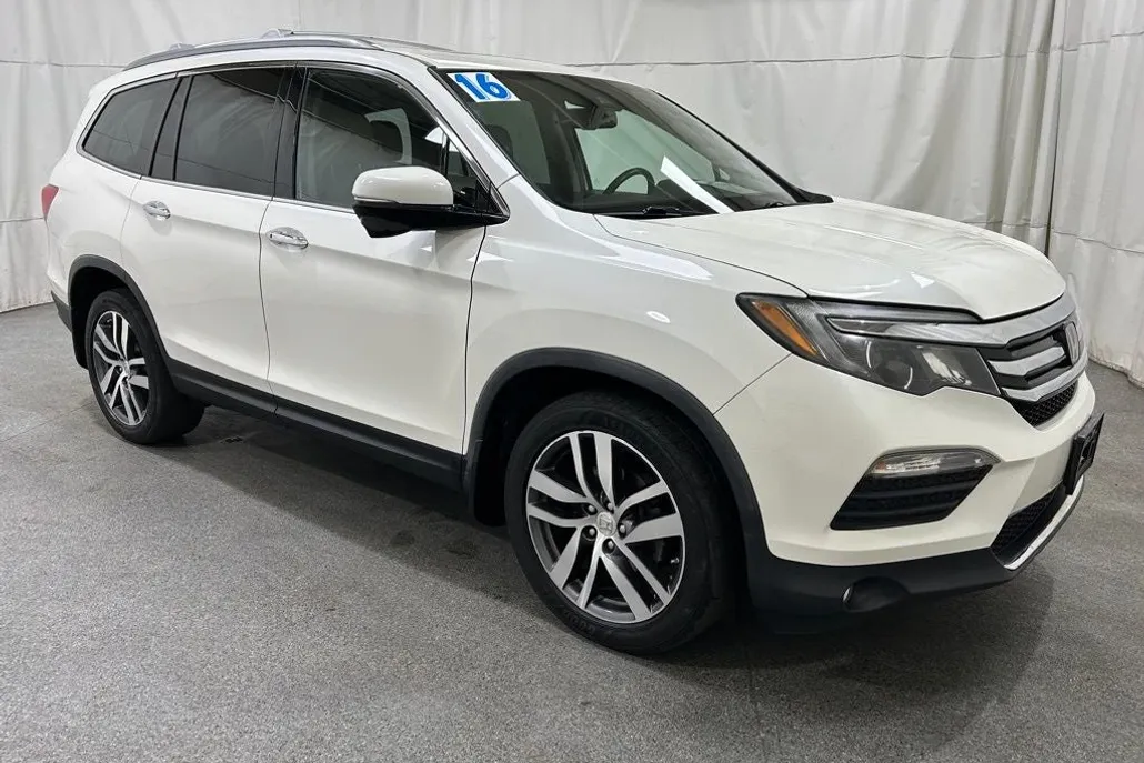 2016 Honda Pilot Touring photo 1