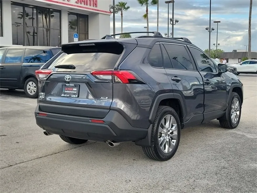2025 Toyota RAV4 XLE Premium photo 1