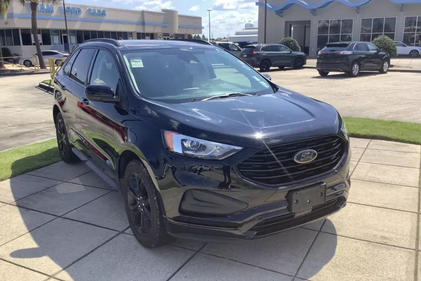 2022 Ford Edge SE photo 1