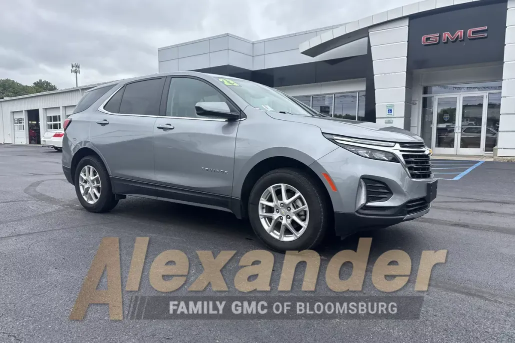 2023 Chevrolet Equinox LT photo 1