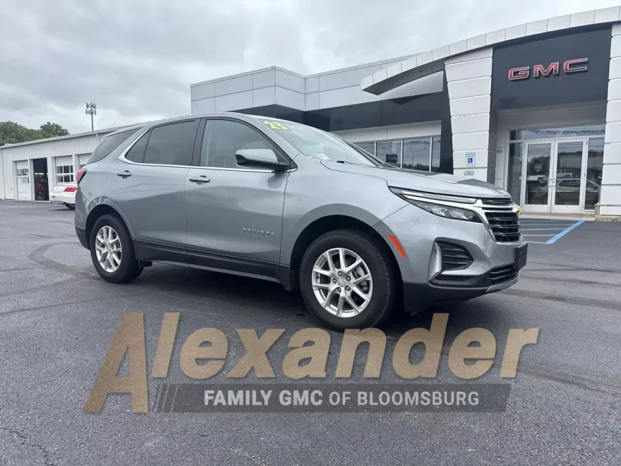 2023 Chevrolet Equinox LT photo 1