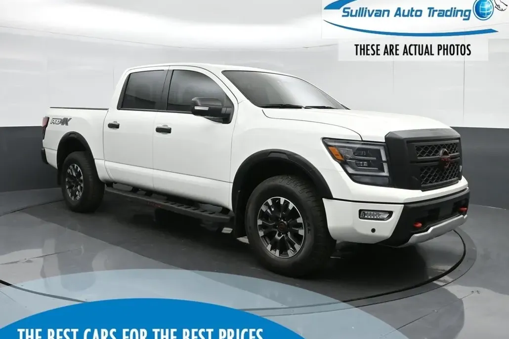 2023 Nissan Titan PRO-4X photo 1