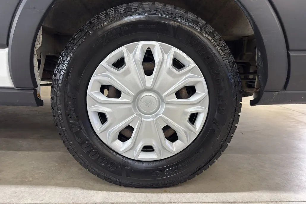 2019 Ford Transit Passenger XLT photo 1