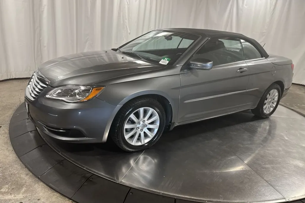 2013 Chrysler 200 Touring photo 1
