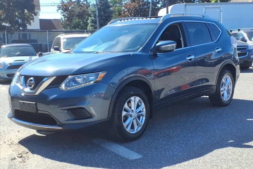2014 Nissan Rogue SV photo 1