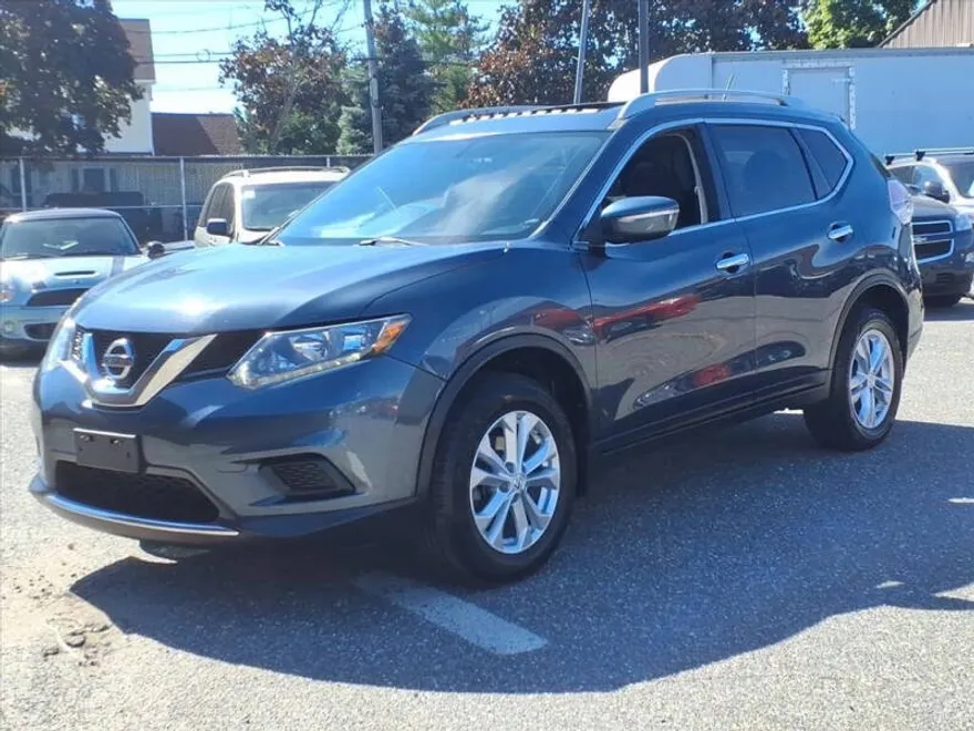 2014 Nissan Rogue SV photo 1