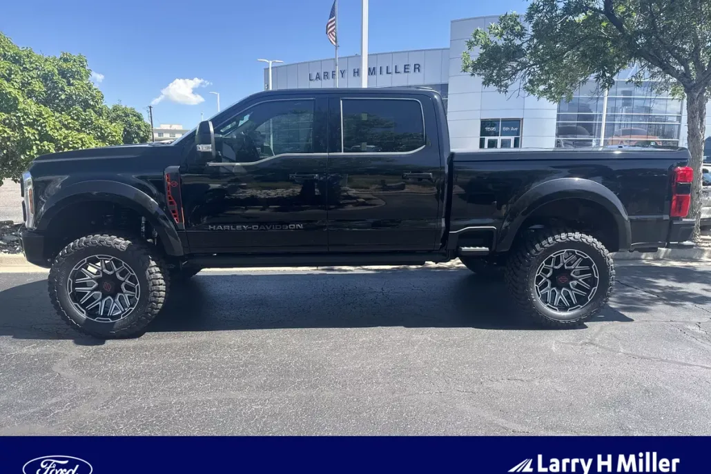 2025 Ford F-250 Lariat photo 1