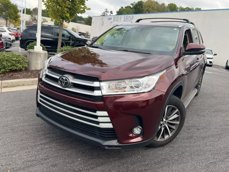 2019 Toyota Highlander XLE photo 1