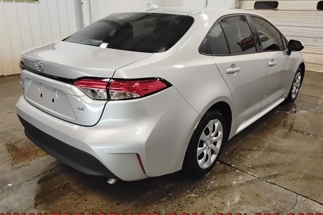 2024 Toyota Corolla LE photo 1