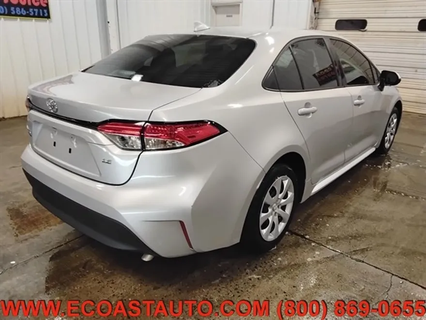 2024 Toyota Corolla LE photo 1