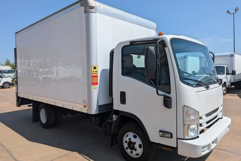 2017 Isuzu NPR photo 1