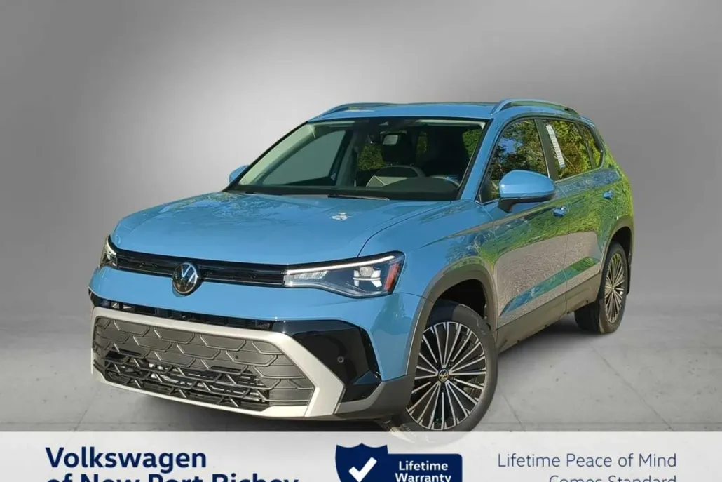 2025 Volkswagen Taos SE photo 1
