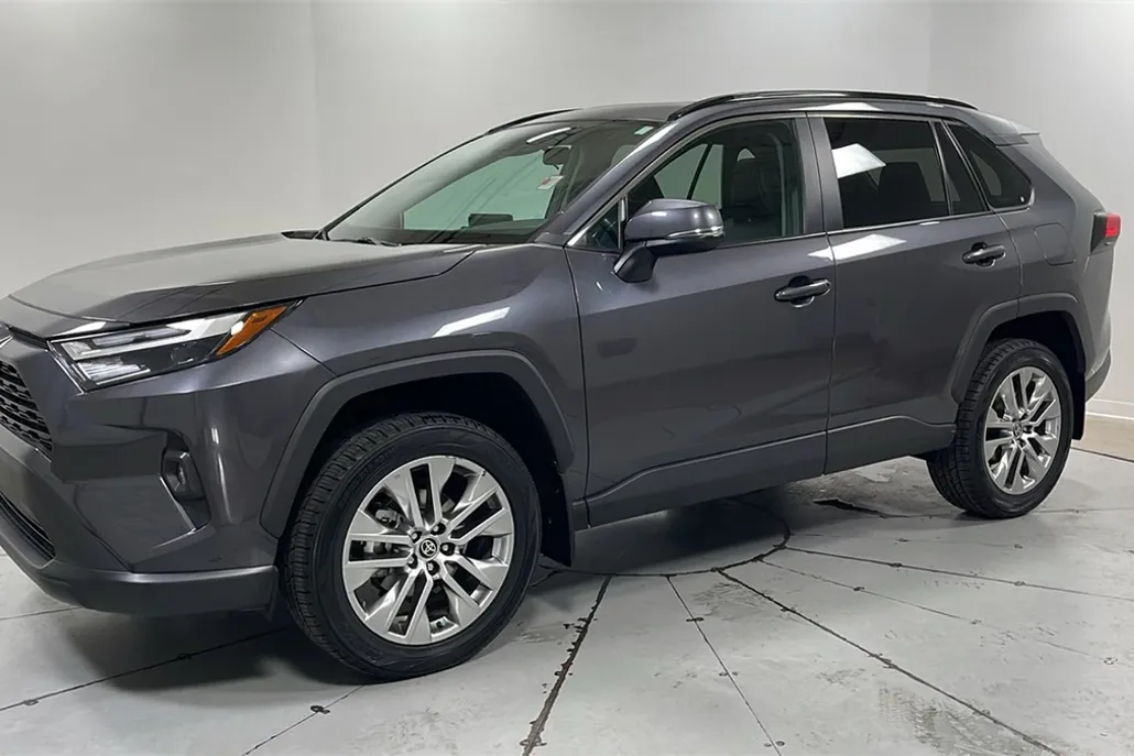 2023 Toyota RAV4 XLE Premium photo 1