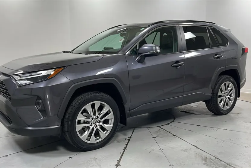2023 Toyota RAV4 XLE Premium photo 1